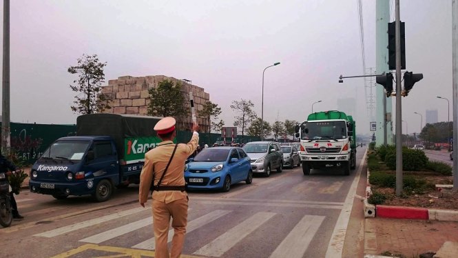 Hà Nội xử phạt xe lấn làn xe buýt nhanh BRT