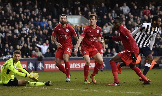 Leicester City (áo đỏ) xứng đáng bị loại sau màn trình diễn kém cỏi trước Millwall