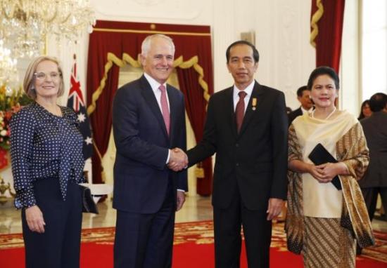 Tổng thống Indonesia và Thủ tướng Australia trong một cuộc gặp năm 2015