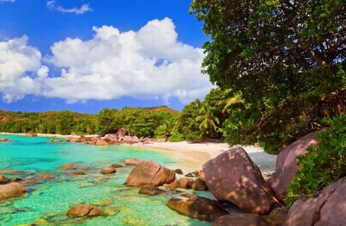 Bãi biển Anse Lazio trên đảo Praslin, Seychelles, là địa điểm dừng chân của những người nổi tiếng.