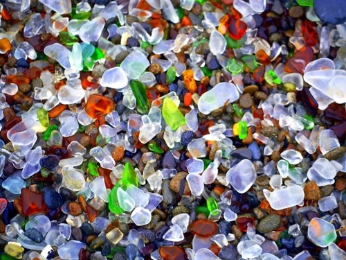 Glass Beach ở California, Mỹ, là một bãi biển thủy tinh độc đáo nhất thế giới.