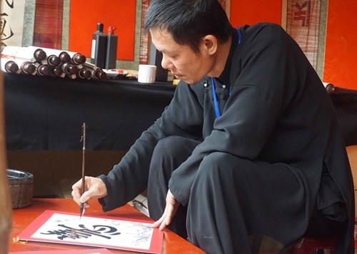Thư họa gia Lê Quốc Việt, chủ khảo cuộc thi sát hạch ông đồ ở hội chữ cho biết hôm qua 
