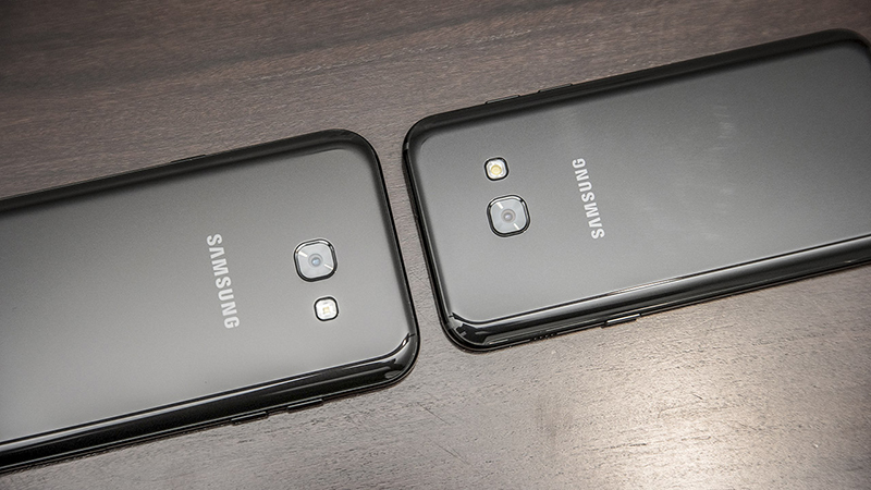 5. Thiết kế xứng đáng với Samsung Galaxy S7: Samsung Galaxy S7 là nguồn cảm hứng thiết kế cho A3 và A5, do đó thiết kế A3 khá đẹp. Thời kì đầu tiên, dòng A của Galaxy có thiết kế kim loại, nhưng mặt lưng lại phủ lớp nhựa dày giảm đi vẻ sang trọng. Dần sang 2016 thì có sự kết hợp tinh tế giữa kim loại và kính, nhận được sự quan tâm của người dùng hơn. Và cho đến 2017, dòng A đã đạt đến độ hoàn thiện thiết kế mà rất khó để tìm một điểm chê trách. Camera đã không còn lồi như trên phiên bản thế hệ A trước đây, A3 (2017) và A5 (2017) tựa như một chiếc S7 thu nhỏ lại. Samsung Galaxy A3 2017 có 3 phiên bản là Black Sky, Gold Sand và Blue Mist. Phiên bản màu đen trông ấn tượng trong khi màu xanh khá lạ và bắt mắt.