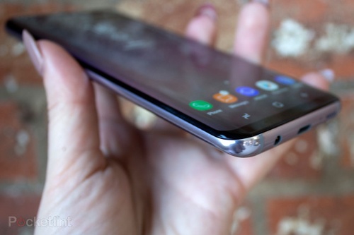 Galaxy S8 cũng được trang bị công nghệ bảo mật nhận dạng mống mắt tương tự như trên Galaxy Note 7, tuy nhiên Samsung cho biết nó đã được hoàn thiện hơn, tất nhiên máy vẫn đi kèm công nghệ bảo mật vân tay ở mặt lưng.