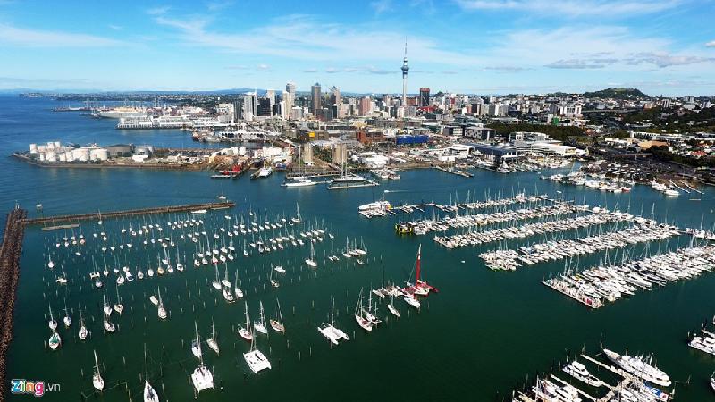 Trong một tour du lịch 7 ngày dành cho khách, để đi hết các điểm hấp dẫn nhất ở thành phố Auckland (ở đảo Bắc) và thị trấn cổ Queenstown (đảo Nam) của New Zealand, bạn chỉ ghé được mỗi nơi chừng 15 đến 30 phút.
