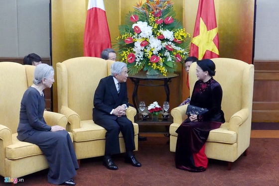 Chiều 1/3, Nhà vua và Hoàng hậu Nhật Bản hội kiến Chủ tịch Quốc hội Nguyễn Thị Kim Ngân. 