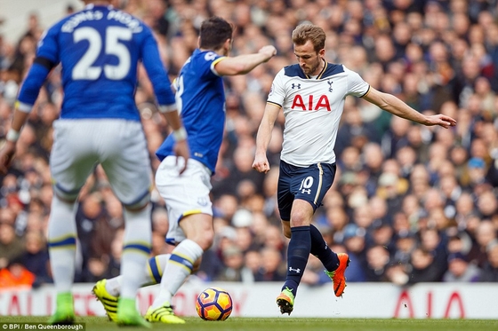 Thắng kịch tính Everton,Tottenham gây sức ép lên Chelsea!