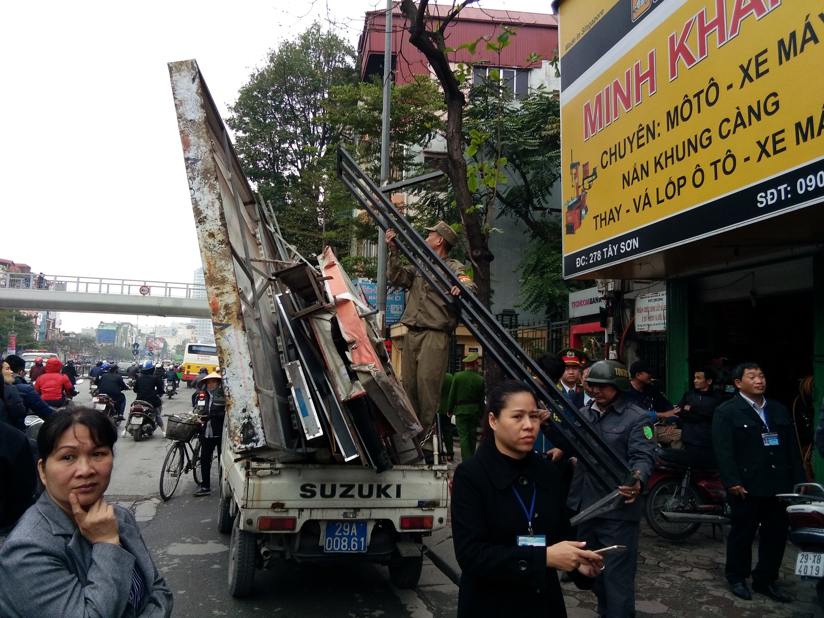 Hà Nội: Công an quận Đống Đa quyết tâm giành lại vỉa hè cho người đi bộ