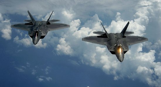 Được tiếp hỏa lực cực mạnh, F-22 chấp mọi đối thủ?