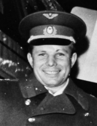 Phi hành gia Yuri Gagarin là người đầu tiên bay vào vũ trụ năm 1961. Tuy nhiên, phi hành gia huyền thoại này đã tử nạn trong một chuyến bay thử nghiệm tháng 3/1968. Vào thời điểm qua đời, Yuri Gagarin 34 tuổi.