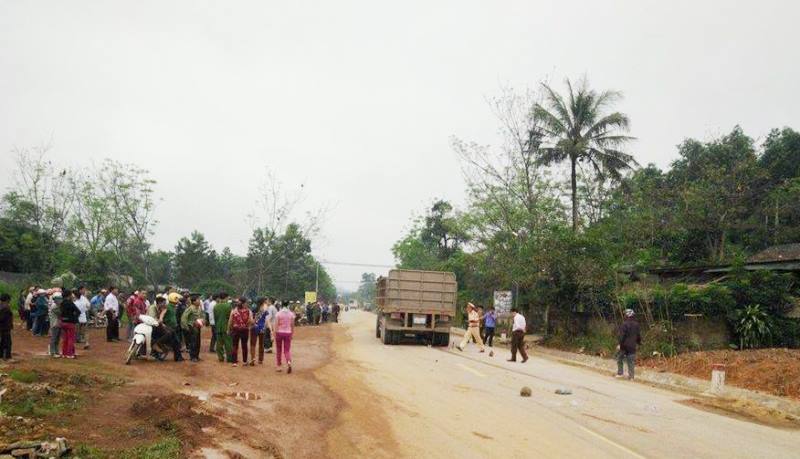 Đầu kéo tông xe máy, thai phụ và con gái tử vong, chồng nguy kịch