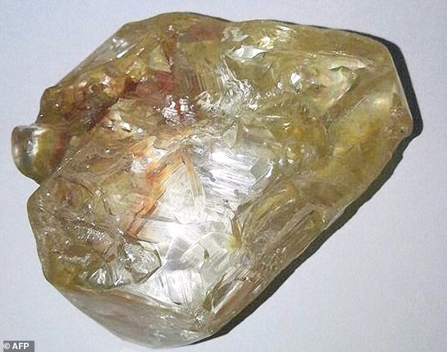 Viên kim cương có kích cỡ đứng trong top 10 thế giới được tìm thấy ở Sierra Leone, châu Phi.