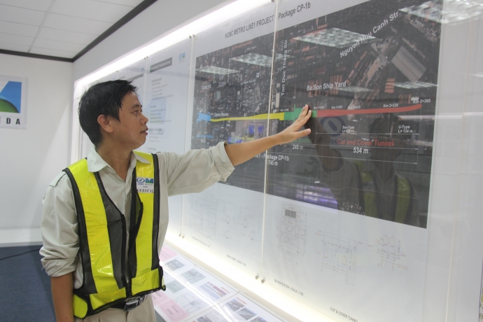 Kỹ sư trưởng thi công gói thầu 1b Đỗ Văn Bảo cho biết sau khi hoàn thành việc lắp ráp Robot TBM sẽ tiến hành công việc khoan ngầm kết nối 2 nhà ga Ba Son và Nhà hát Thành phố từ giưa tháng 5/2017.