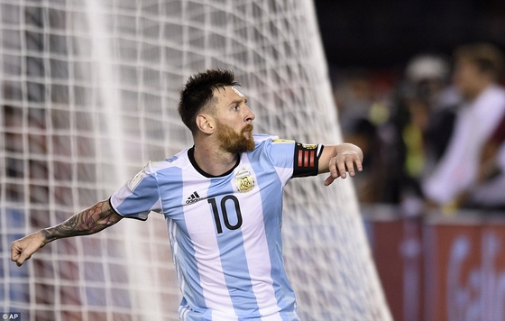 Messi ăn mừng bàn thắng duy nhất cho Argentina