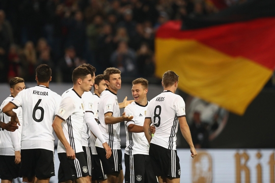 Vòng loại WC 2018: Đức, Anh và &quot;cơn mưa&quot; bàn thắng!