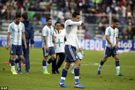 Không có Messi, Argentina thua sốc 0-2 trước Bolivia