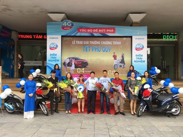 VNPT VinaPhone Hà Nội trao 06 xe máy Liberty ABS cho khách hàng