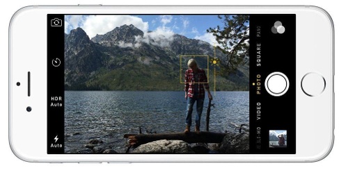 Camera của iPhone 6/6 Plus là tương tự với camera chính độ phân giải 8 megapixel, trong khi camera phụ chỉ dừng ở mức 1,2 megapixel đủ để chụp selfie “bình thường” và thực hiện các cuộc gọi video. Trên iPhone 6s camera sau được nâng cấp với độ phân giải 12 megapixel và camera trước cũng được tăng lên 5 megapixel.  iPhone 6/6 Plus được Apple trang bị chip A8, trong khi iPhone 6s sử dụng bộ vi xử lý 64-bit Apple A9 mới hơn tốc độ nhanh hơn 70% với tác vụ CPU và 90% với tác vụ GPU so với Apple A8 trên iPhone 6/6 Plus.