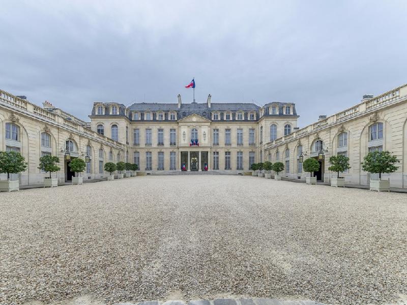 Gần đại lộ Champs-Élysées nổi tiếng của Paris, Élysée Palace là nơi cư ngụ của các tổng thống Pháp từ những năm 1840. Ông François Hollande sống ở đây từ năm 2012.