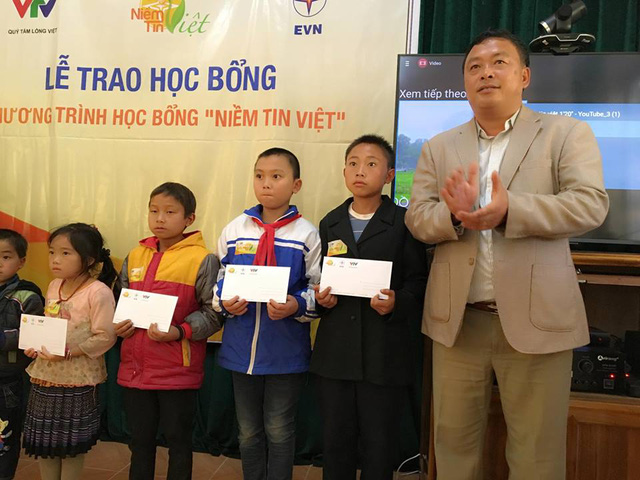 Học bổng Niềm Tin Việt thắp sáng ước mơ học sinh nghèo tại Lai Châu - Ảnh 1.