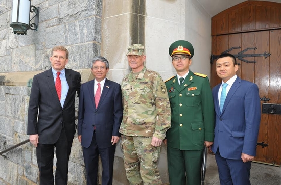 Đại sứ Việt Nam tại Mỹ Phạm Quang Vinh thăm học viện quân sự West Point