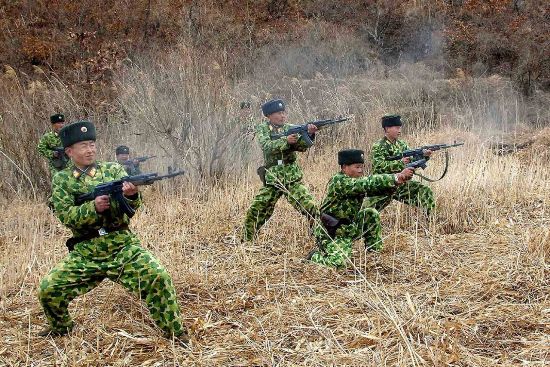 Triều Tiên thường xuyên tổ chức các cuộc tập trận để nâng cao khả năng chiến đấu của binh sĩ.