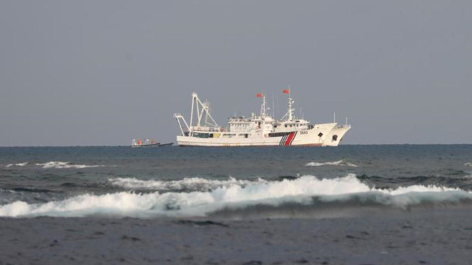 Tàu hải cảnh Trung Quốc tại khu vực bãi cạn tranh chấp Scarborough ngày 5.4.2017