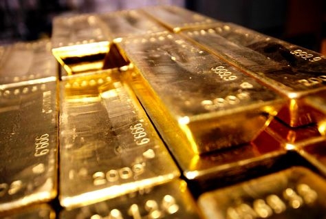 Giá vàng tăng mạnh, giới đầu tư đổ tiền mua vàng