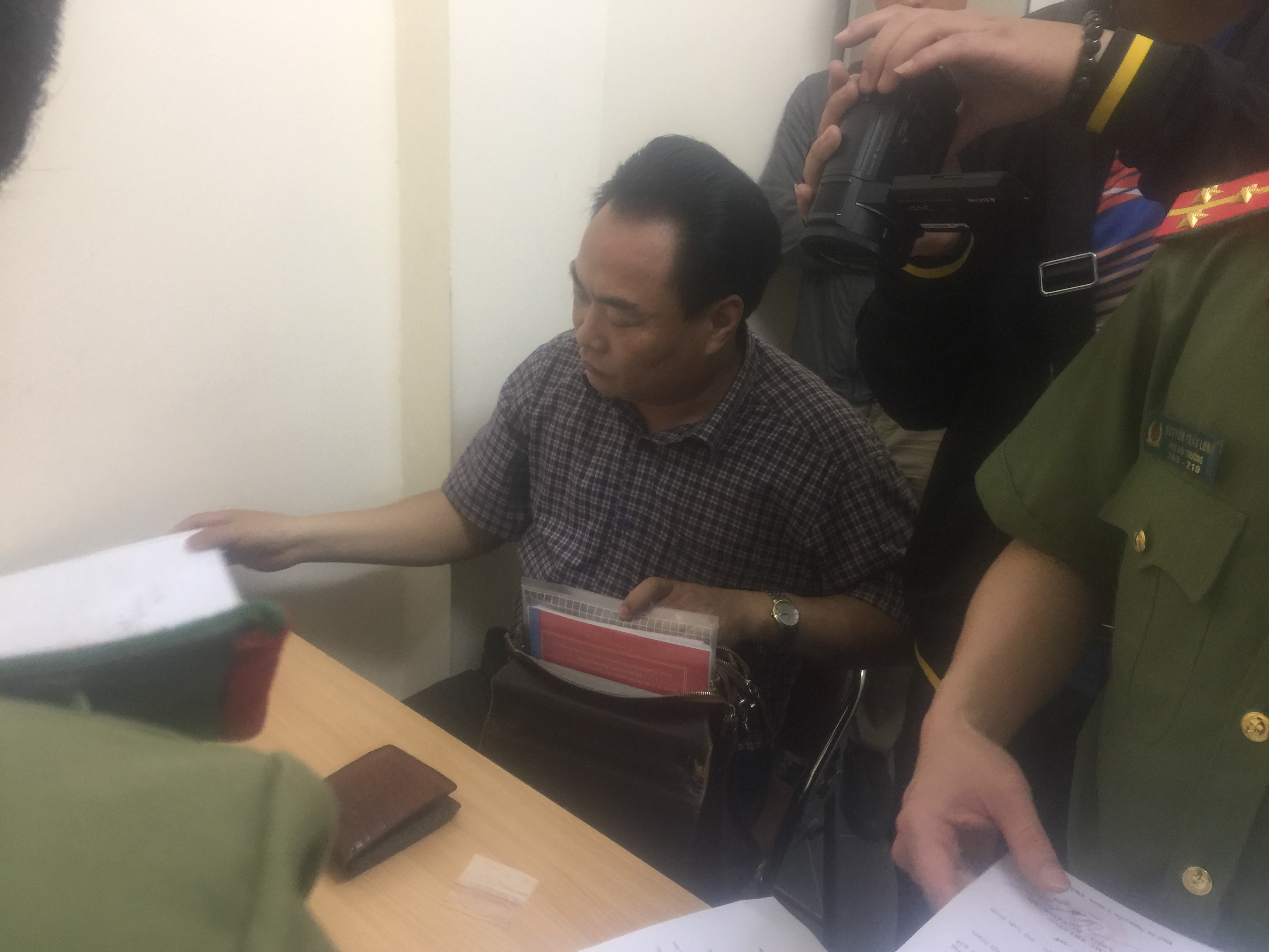 Hình ảnh Cơ quan công an bắt tạm giam 'thánh kiện' Trần Đức Trung