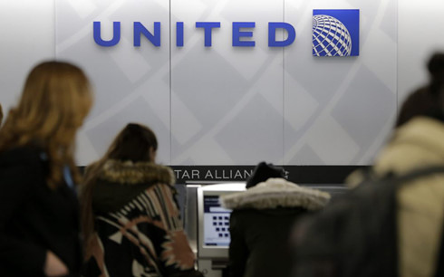 United Airlines thay đổi quy định đặt chỗ của phi hành đoàn sau bê bối.