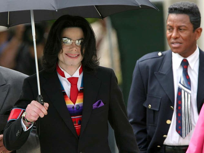  Anh trai Jermaine từng cảm thấy đố kỵ với Michael Jackson trong nhiều năm và sự ghen tị ngày càng lớn kể cả khi ông hoàng nhạc pop trở nên nổi tiếng vào khoảng những năm 1980 và 1990. Ảnh: The Richest. 