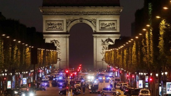 Cảnh sát Pháp đang tìm kiếm tòng phạm của vụ tấn công