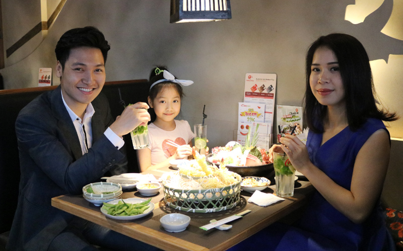 Khoảnh khắc hạnh phúc của gia đình diễn viên Mạnh Trường.
