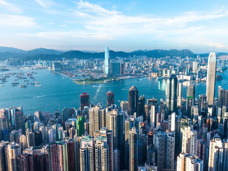 ong Kong (hạng 8): Tăng 14% nhu cầu tuyển dụng. Dù là một trong những thành phố đắt đỏ nhất thế giới, Hong Kong vẫn hấp dẫn nhờ vai trò trung tâm tài chính của châu Á và là cửa ngõ về tài chính của Trung Quốc đại lục. Ảnh: Getty Images. 