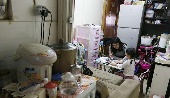 Cảnh đời cơ cực của người dân quận nghèo nhất Hồng Kông