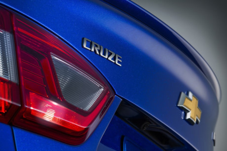Động cơ diesel trên cả 2 phiên bản Cruze sedan và hatchback thay thế động cơ 1.6 lít tăng áp 4 xi-lanh và đem lại công suất 137 mã lực và mô-men xoắn 240 lb-ft.