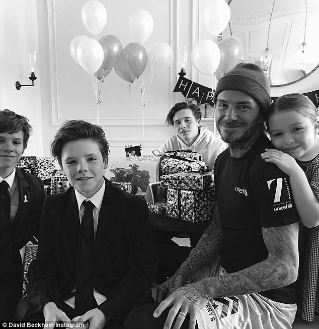 David Beckham mung sinh nhat 42 tuoi hanh phuc ben gia dinh hinh anh 3