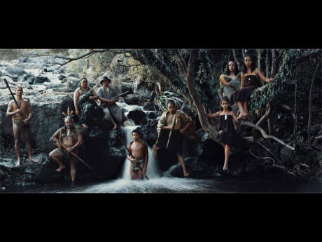 Bộ lạc Maori, New Zealand. Những người dân ở đây thờ cúng rất nhiều vị thần, nữ thần và các linh hồn. Họ tin rằng tổ tiên và những thế lực siêu nhiên luôn ở bên để phù trợ cho cuộc sống của họ.