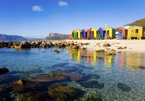 Điểm đến tiếp theo trong danh sách là Cape Town tỏa sáng lấp lánh tại mũi phía nam của lục địa Châu Phi. Những quang cảnh du lịch tuyệt đẹp tại Bãi biển Blaauwberg và Vườn thực vật quốc gia Kirstenbosch đều nằm trên quãng đường lái xe dễ dàng của 