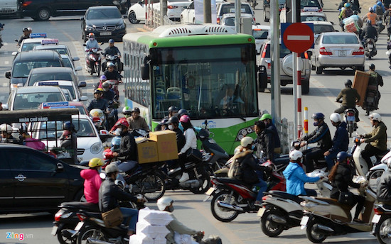 Hà Nội: Dùng xe đạp &quot;cứu&quot; xe buýt nhanh BRT!
