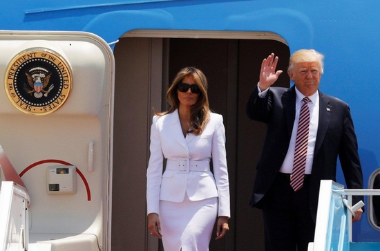 Vợ chồng Tổng thống Mỹ Donald Trump trong chuyến công du nước ngoài đầu tiên