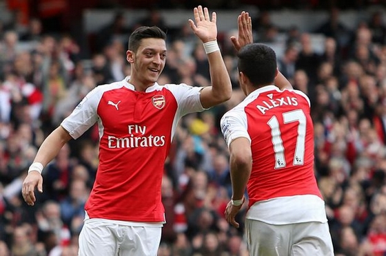 Được chiều chuộng quá mức, Ozil và Sanchez đang làm khổ Arsenal?