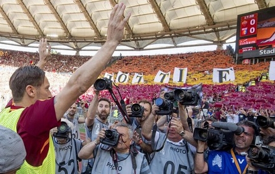 Sau 28 năm cống hiến, Totti chia tay Roma trong nước mắt!