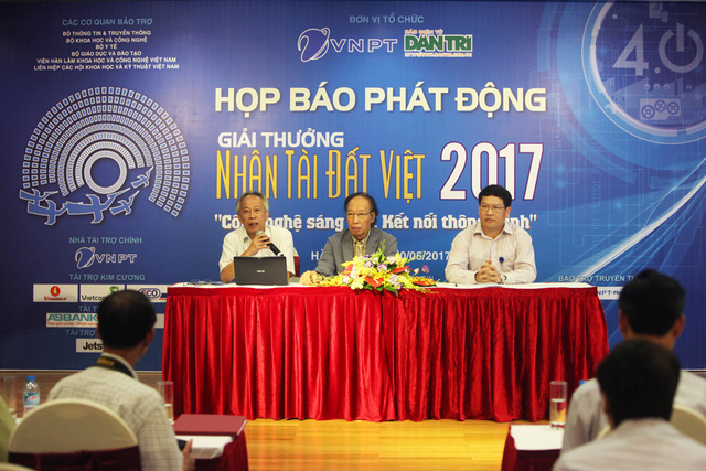 Các thành viên Ban tổ chức Giải thưởng Nhân tài Đất Việt 2017  trong buổi Họp báo Phát động Giải thưởng