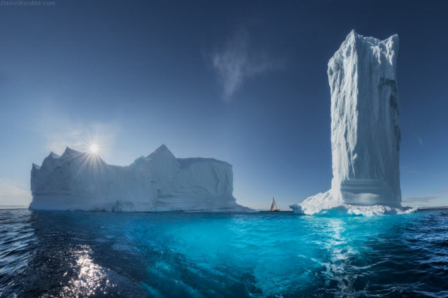 Những tảng băng khổng lồ giống như tòa nhà cao tầng.