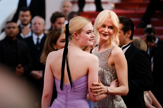Tại liên hoan phim Cannes lần này, thiên nga nước Úc Nicole Kidman – nữ diễn viên chính của Những kẻ khát tình cũng đã được vinh danh bằng giải thưởng đặc biệt kỉ niệm 70 năm của liên hoan phim.