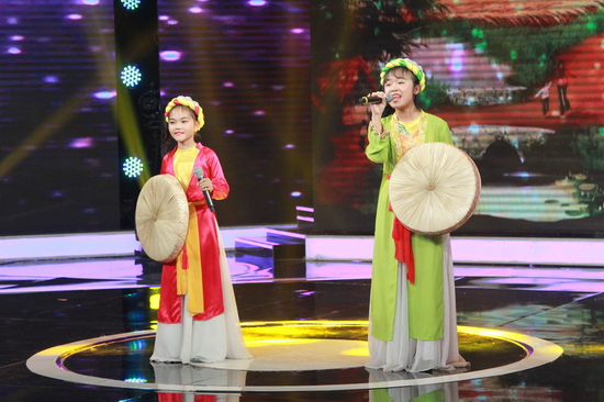 NSND Thu Hiền cho rằng tiết mục rất thành công, đặc biệt là cô bé Quỳnh Như tuy là người miền Trung nhưng có thể hát tốt ca khúc mang âm hưởng chèo. 