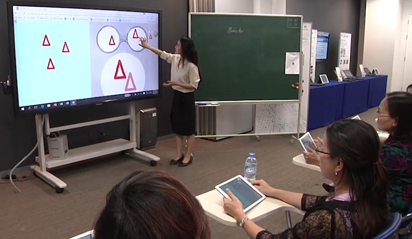 Mô hình lớp học hiện đại ứng dụng CNTT của NTT. Học sinh sẽ sử dụng máy tính bảng để làm bài tập theo tư duy độc lập của mình.
