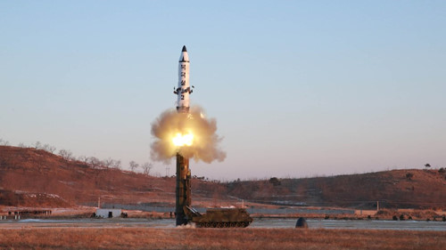 Tên lửa mới của Triều Tiên thách thức hệ thống phòng thủ Mỹ - ảnh 1