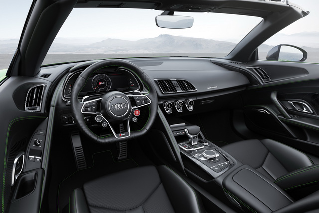 Nội thất, Audi R8 V10 Spyder Plus 2017 được bọc da Nappa màu đen, kết hợp cùng các chỉ may tinh xảo màu xanh lá, còn nhiều chi tiết cũng sử dụng chất liệu sợi carbon thiết kế. Đặc biệt, xe được trang bị bảng đồng hồ kỹ thuật số toàn phần Audi Virtual Cockpit ở khoang lái.